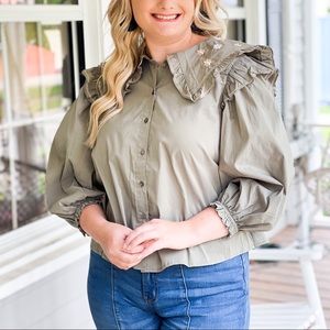 Floral Embroidered Peterpan collar top